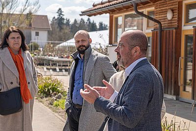 Hans Rock zeigte der SPD-Bezirkstagsfraktion das Dorf Herzogsägmühle