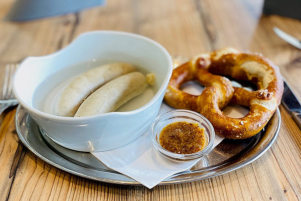 Weißwurst-Frühstück im Cafe und Wirtshaus Herzog in Herzogsägmühle
