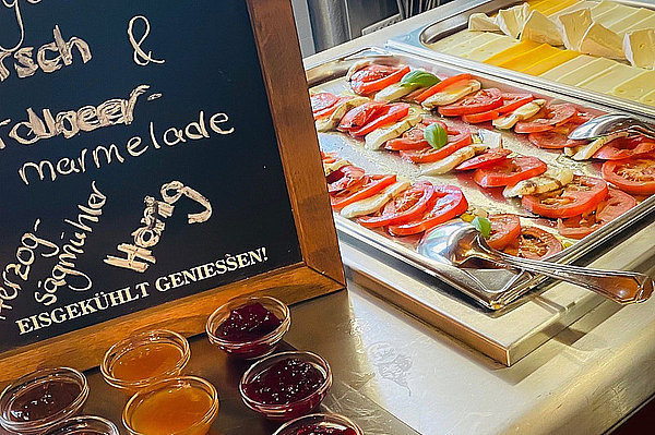 Feiertags-Frühstücksbuffet im Café und Wirtshaus Herzog